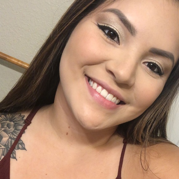 Meet your Posher, Jazmin - Picture 1 of 1